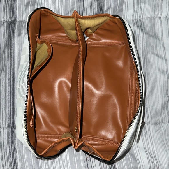 Travel case - Picture 3 of 5